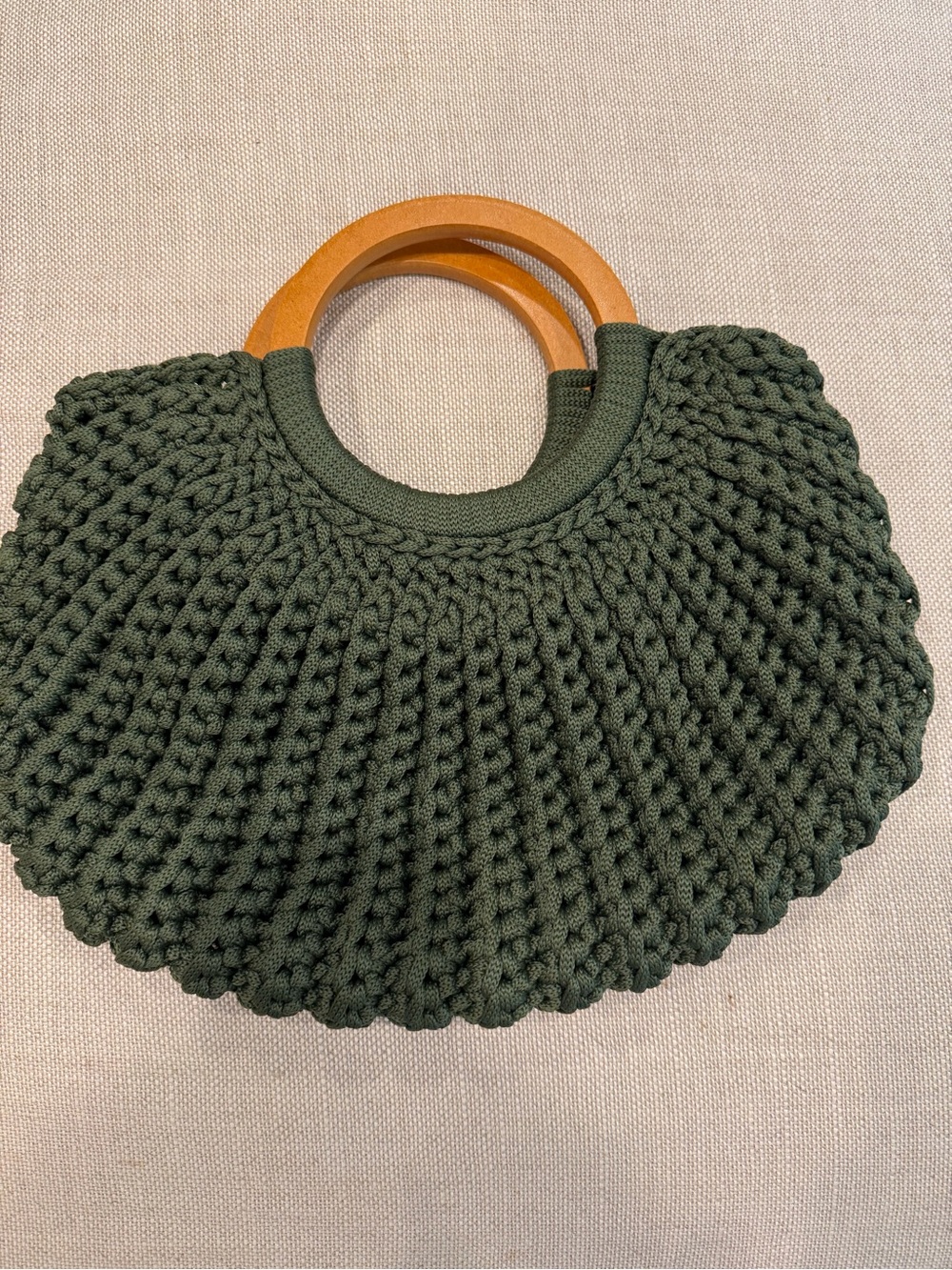 Handcrafted olive green crocheted handbag with wooden handles perfect condition - Picture 2 of 5
